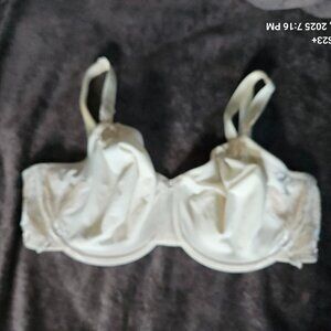 Perfect T-shirt bra! Town & Country US 34K UK 34H